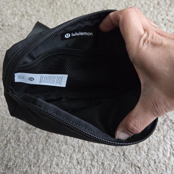 lululemon athletica Black Belt Bag Mini UNISEX - Picture 6 of 6